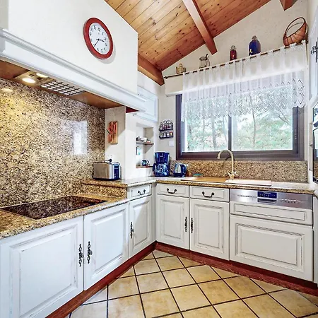 2 Bedroom Stunning In Sur Prázdninový dům *
