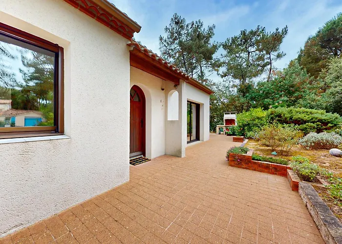 Awesome In Sur La Faute-sur-Mer